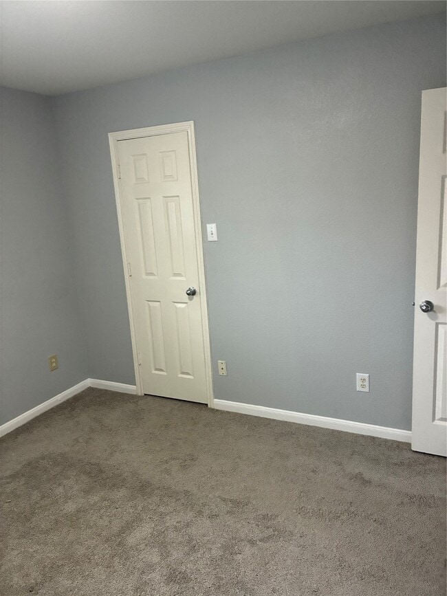 Building Photo - 9126 Kendale Dr