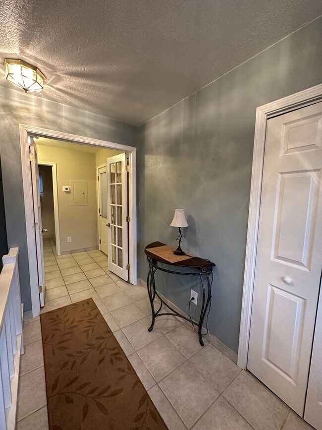 Building Photo - Spacious Kenai Home!