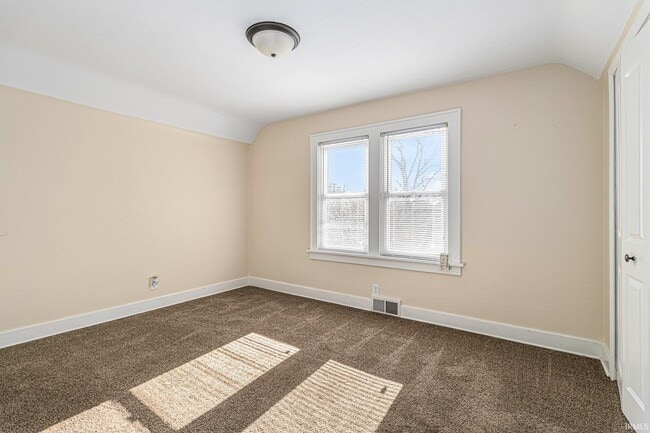 Building Photo - 714 S 27th St