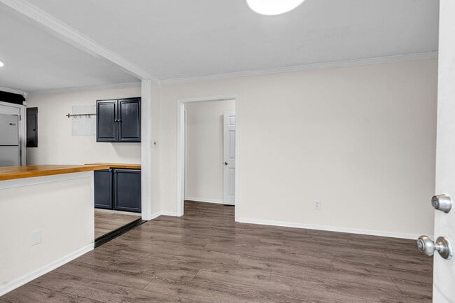 Building Photo - Cute and Cozy 2 bd/1 bath Home in Madison!