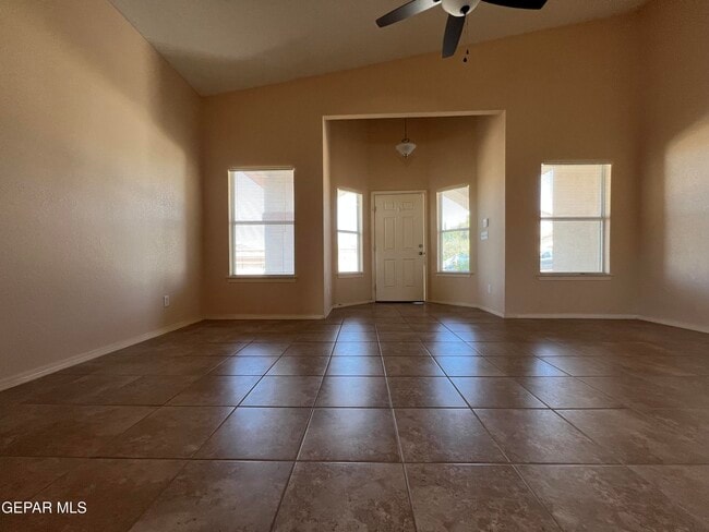Building Photo - 6700 Hermoso Del Sol Dr