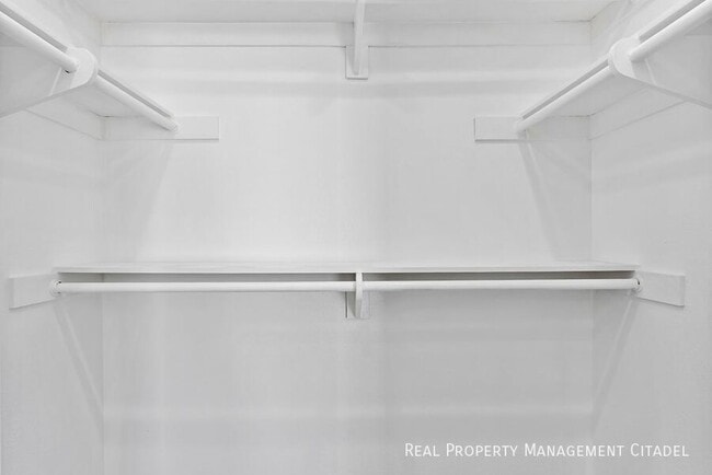 Building Photo - 13050 1/2 W Tonopah St-