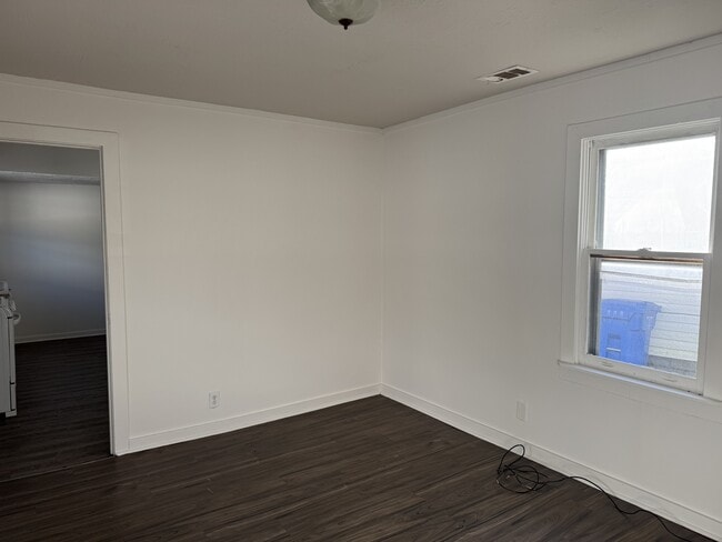 Building Photo - 416 Ash St