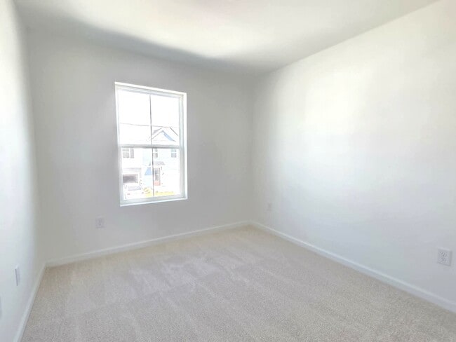 Building Photo - 222 Clement Lp