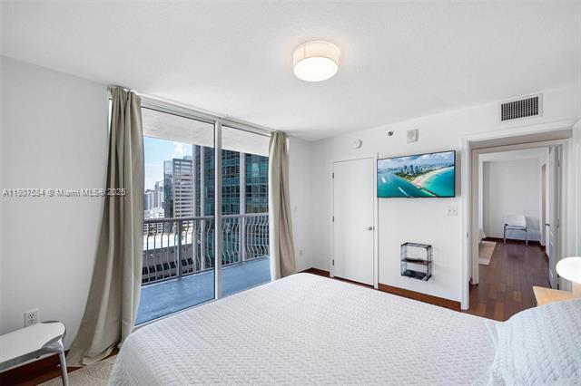 Building Photo - 1200 Brickell Bay Dr