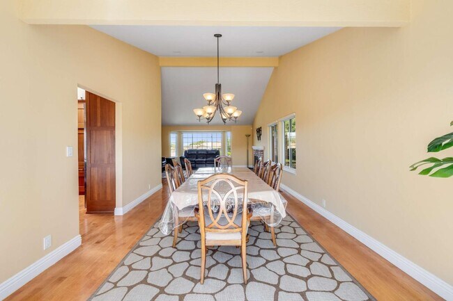 Building Photo - 208 Crestview Dr