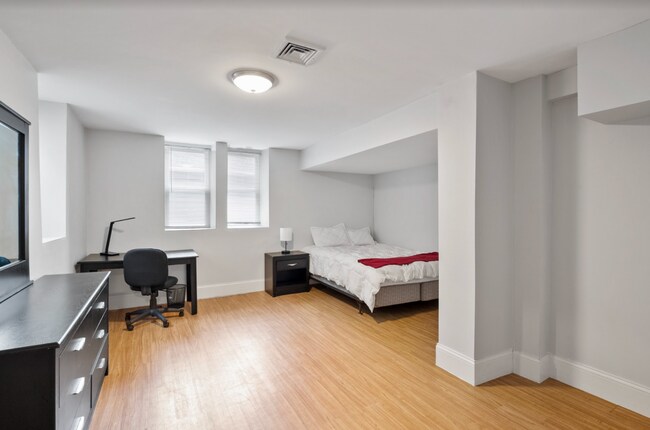 Building Photo - 139 Adams St