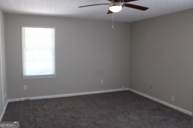 Building Photo - 257 Omega Dr