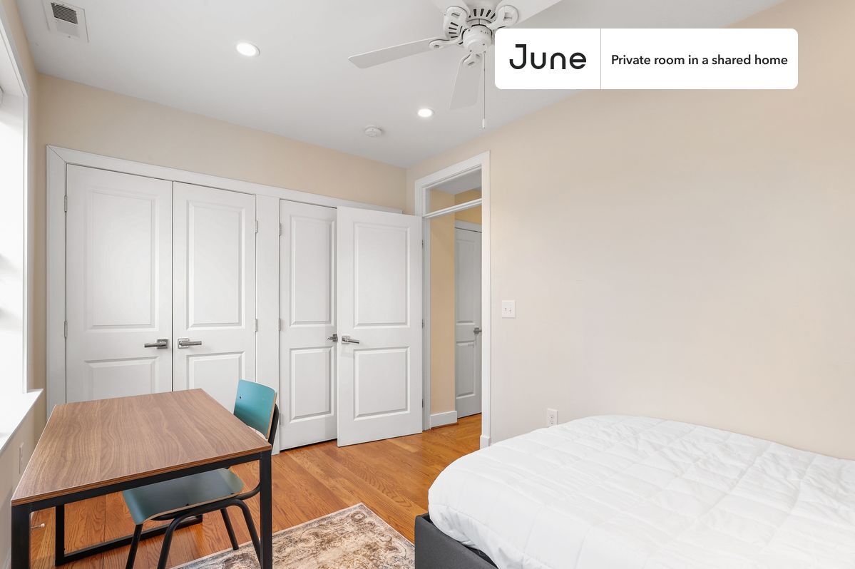 Building Photo - Room in Shared 3 bed/3 bath home in Capitol Hill