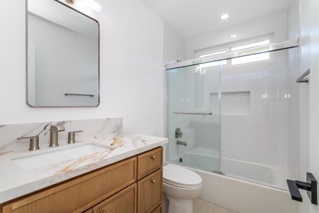 Building Photo - 713 New Depot St