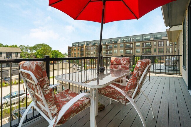 Building Photo - 1308 Forsythe Ave
