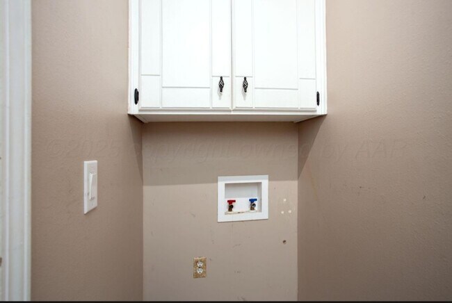 Building Photo - 5106 Azalea Ave