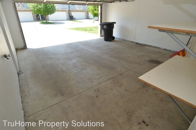 Building Photo - 3 br, 2.5 bath House - 2144 Knightsbridge ...