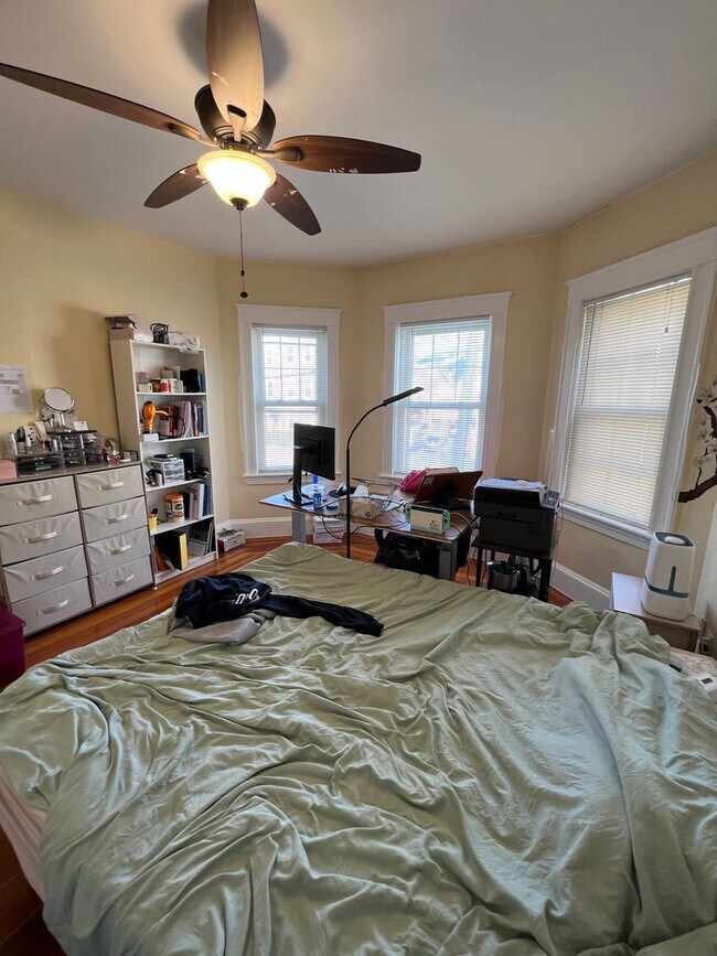 Building Photo - 332 Beacon St