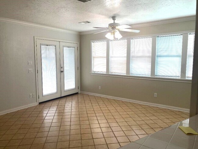 Building Photo - 181 Barracuda St