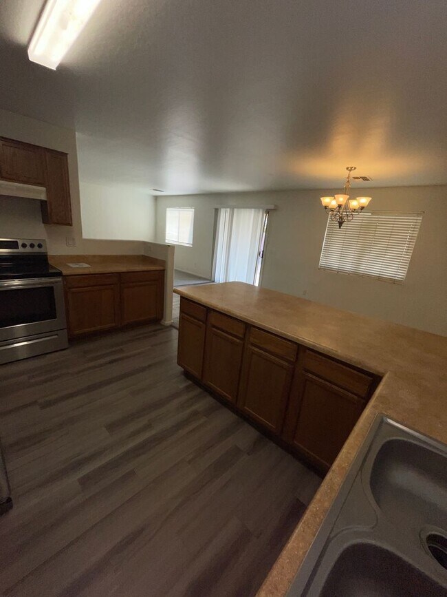 Building Photo - 5707 S 31st Dr