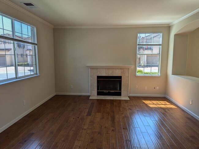 Building Photo - 2228 Lenox Plz