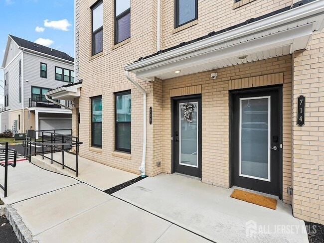 Building Photo - 715 Parker Blvd