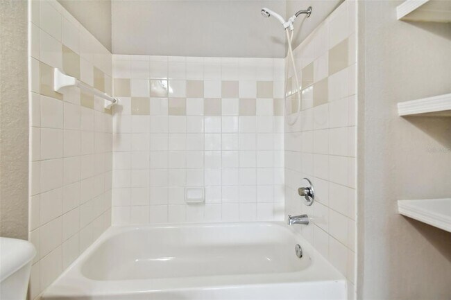Building Photo - 9405 Crescent Loop Cir