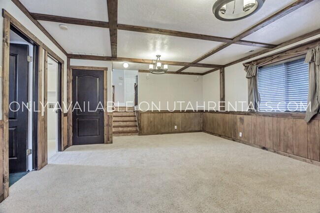 Building Photo - 1437 E Murdock Dr