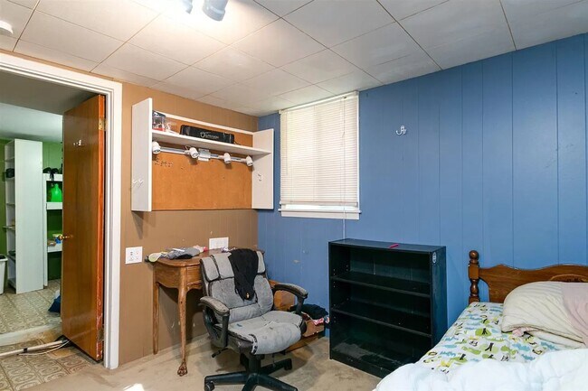 Building Photo - 1944 Hunting Ave