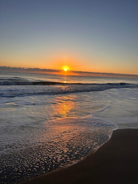 Building Photo - 5051 N Hwy A1A