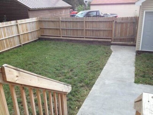 Building Photo - 1093 25th Ave SE