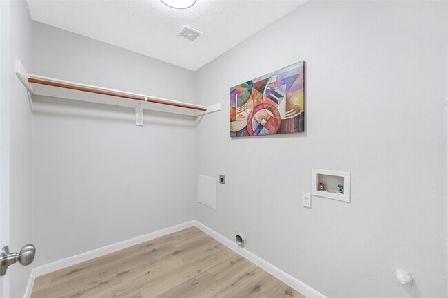 Building Photo - 2608 Glenhaven Dr