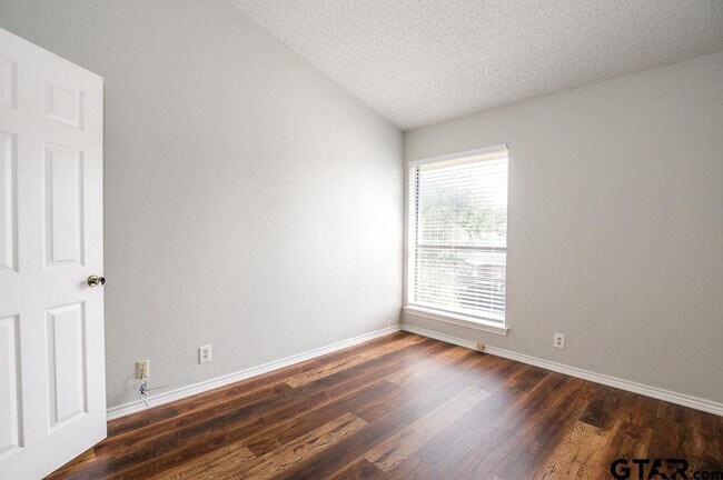 Building Photo - 5809 Hollytree-