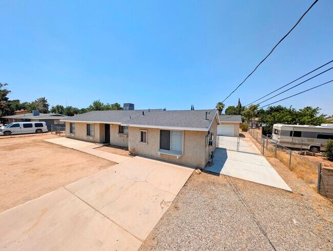 Building Photo - 4 bed with Dual master bedrooms and Solar ...