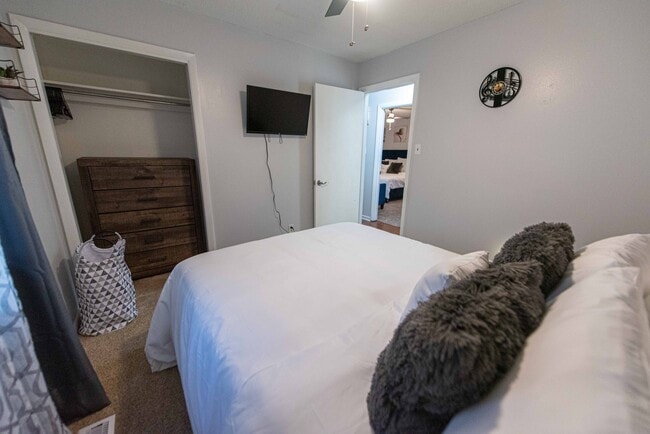 Building Photo - 9108 Peach Tree Ln