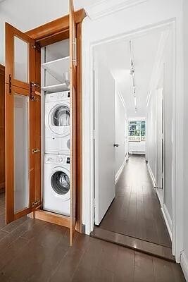 Building Photo - 275 Greenwich St