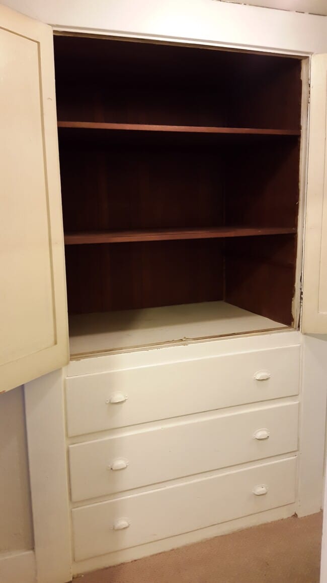 Building Photo - 325 E Saint James St