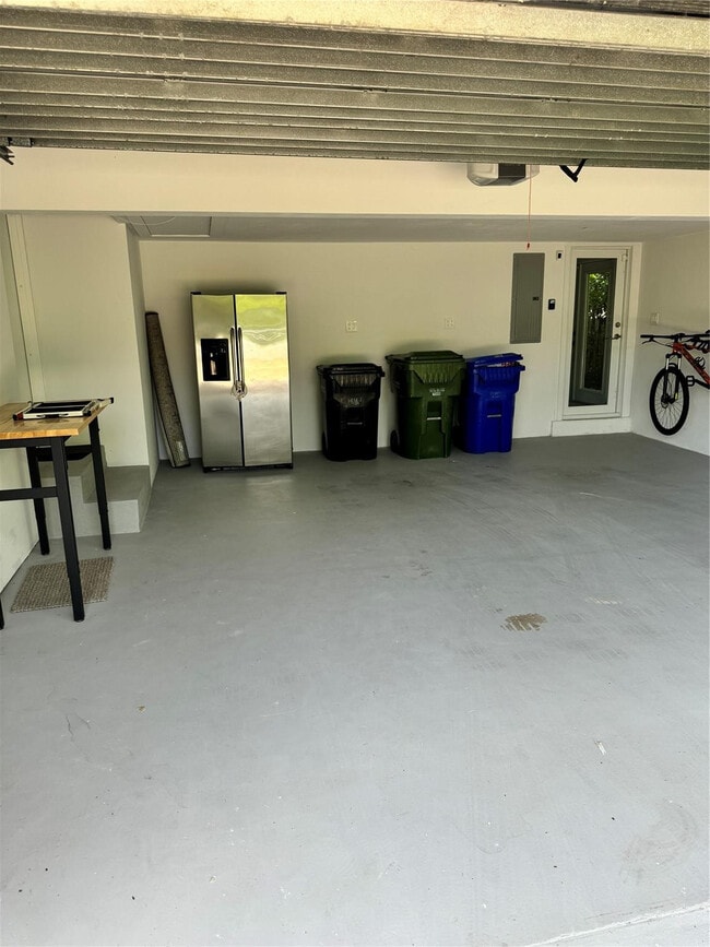 Building Photo - 2020 Coral Reef Dr