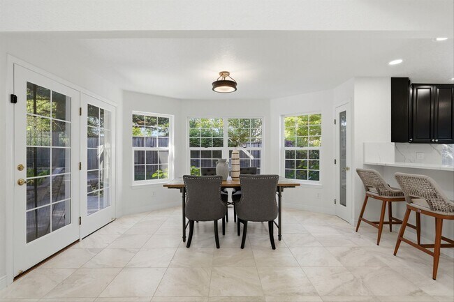 Building Photo - 17903 Ridge Lake Dr