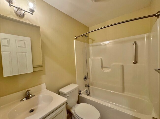 Building Photo - First Floor renovated two-bedroom, one-bath apartment in downtown Morganton