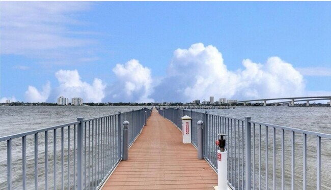 Building Photo - 241 Riverside Dr