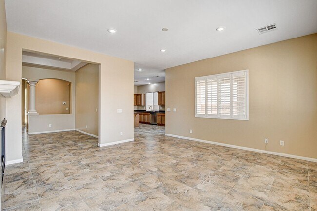Building Photo - 4 Bedroom Single Story in Mountains Edge