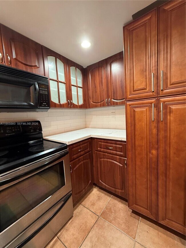 Building Photo - 540 Brickell Key Dr