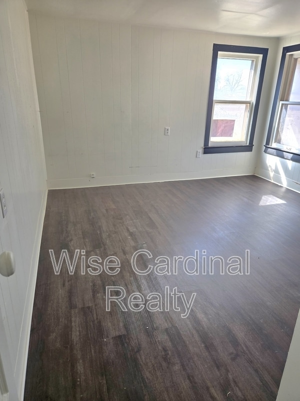 Building Photo - 714 N Ave C