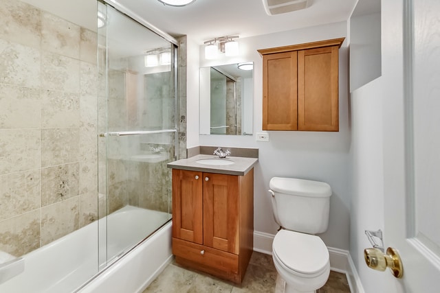 Building Photo - 320 W Evergreen Ave