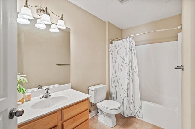 Building Photo - One Level Living - Single Family Home in Bay Hills Subdivision 3BD/2BA