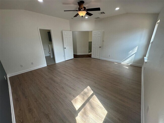 Building Photo - 3309 Blue Ridge Dr