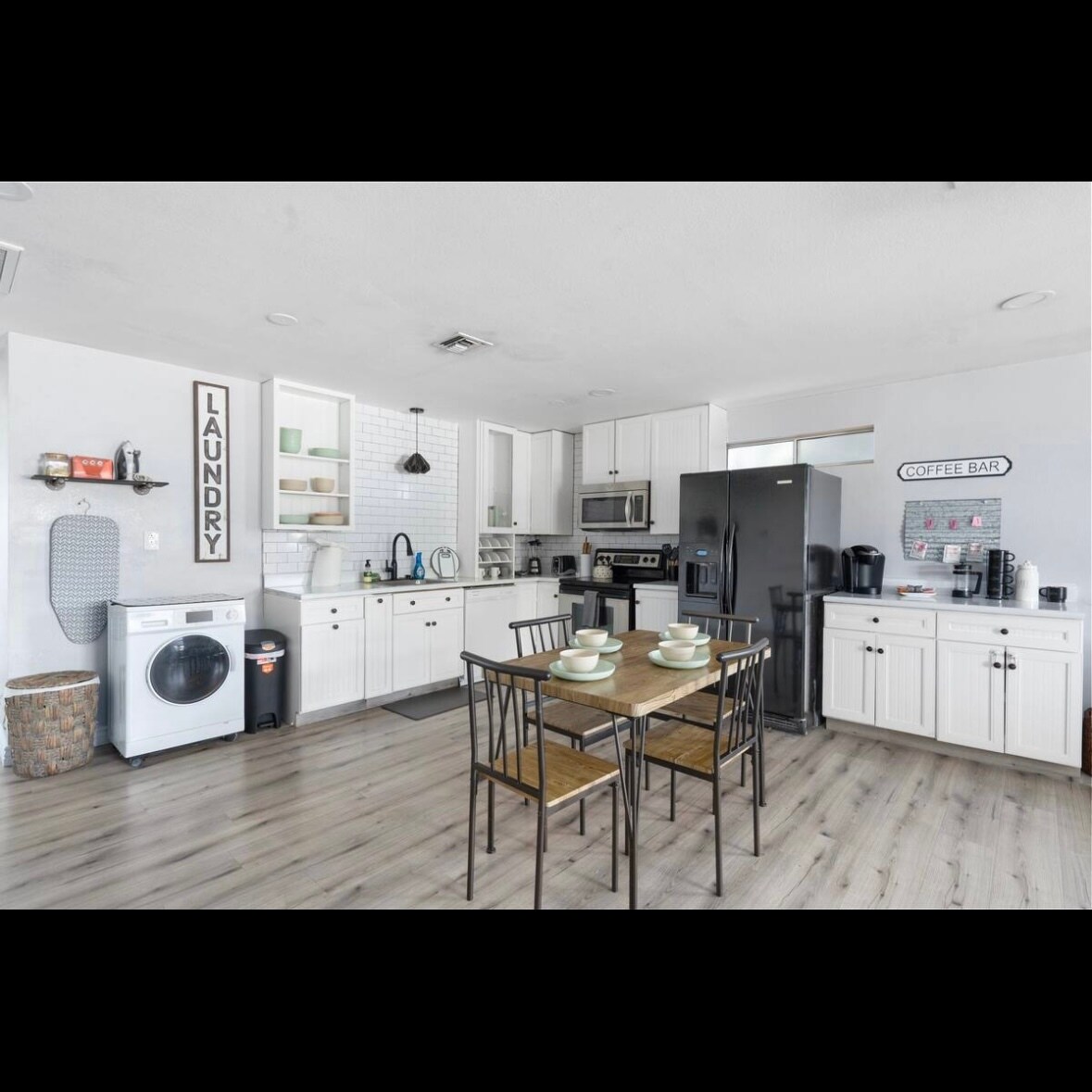 Building Photo - 3330 E Cypress St