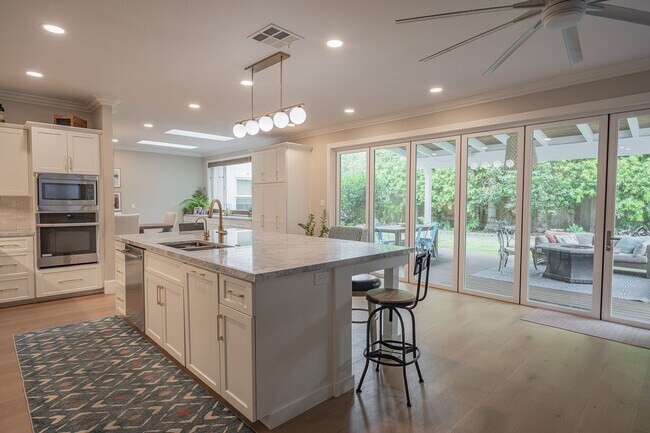 Building Photo - Resort-Style Encinitas Estate with Pool UNFURNISHED