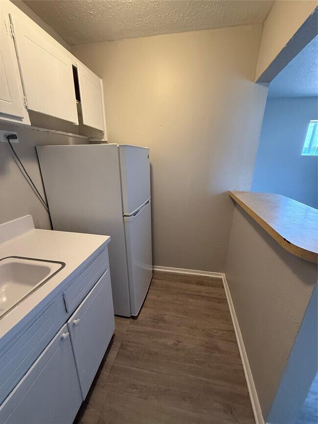 Building Photo - 1020 S Rock Island Ave