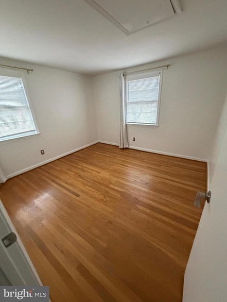 Building Photo - 7000 Old Cabin Ln