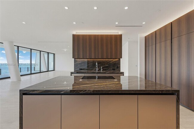 Building Photo - 5 Grove Isle Dr