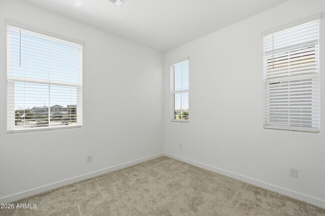 Building Photo - 10204 E Ulysses Ave