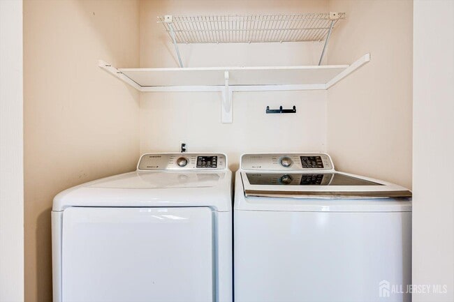 Building Photo - 1512 Green Hollow Dr